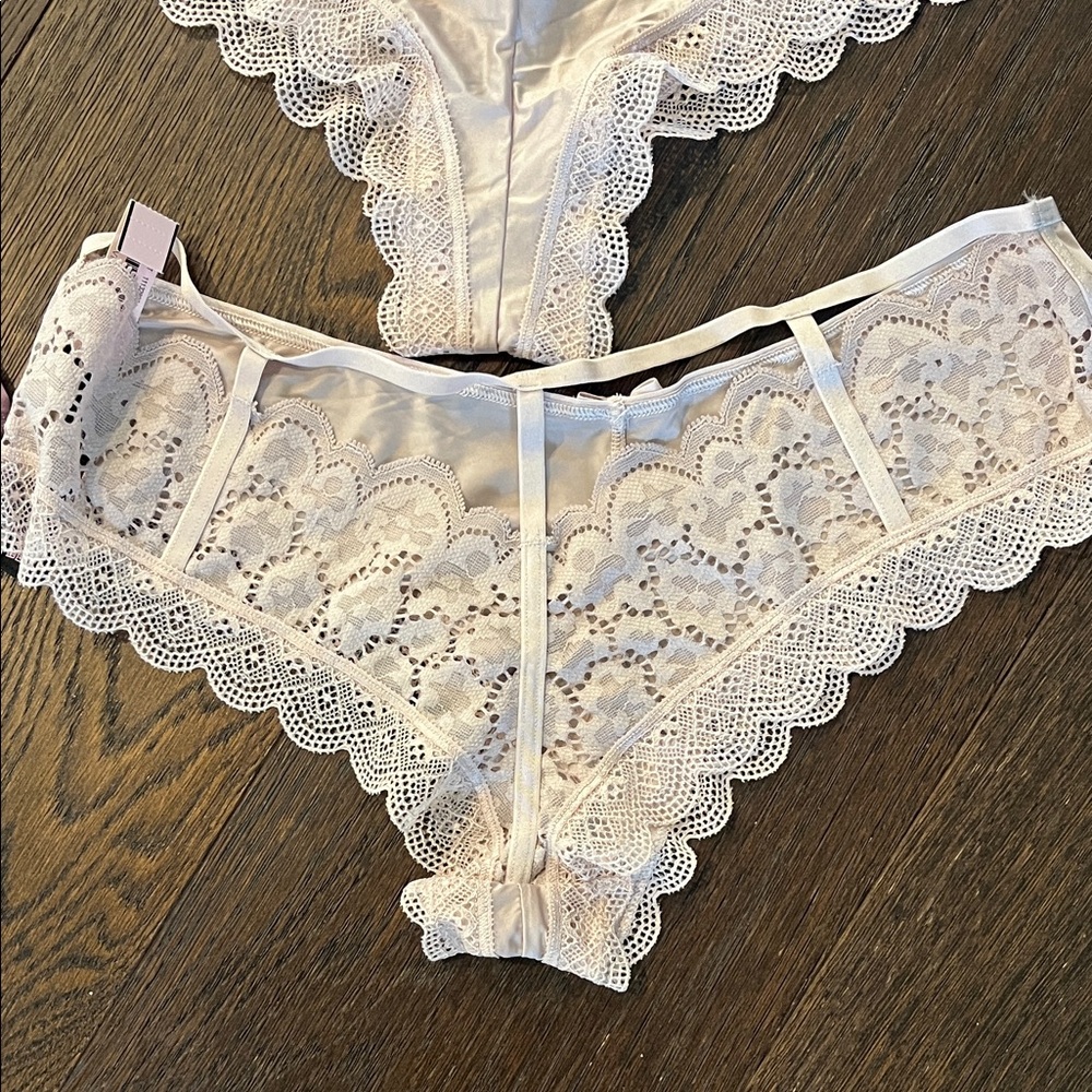Victoria’s Secret Elegant Lace cheeky Women's Panties Set - Picture 2 of 7